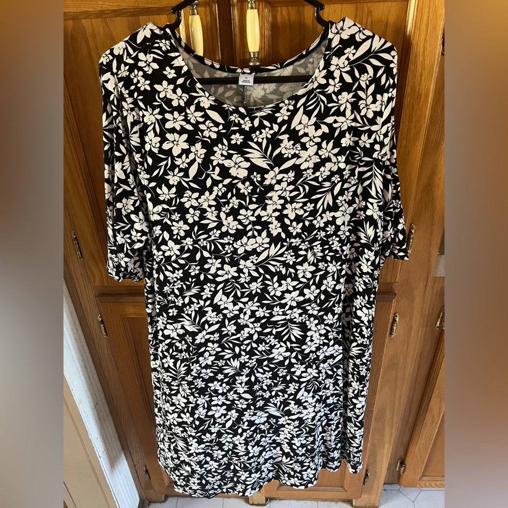 Old Navy XL Black and White Floral Dress